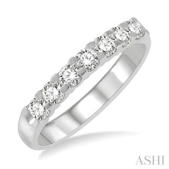 1/2 Ctw 7 Stone Round Cut Diamond Wedding Band in Platinum
