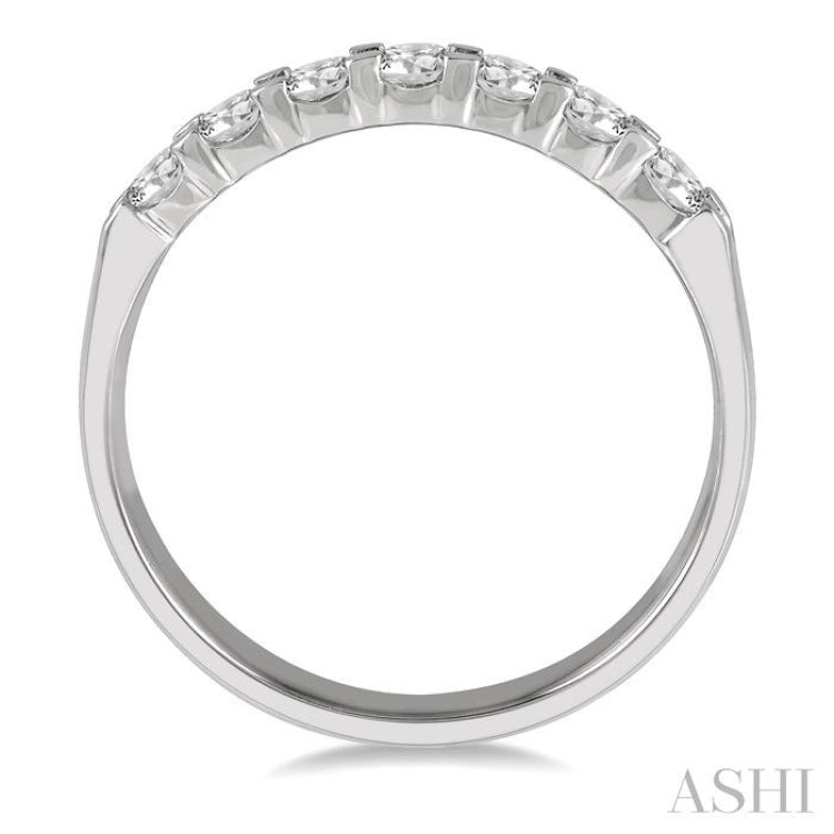 1/2 Ctw 7 Stone Round Cut Diamond Wedding Band in Platinum