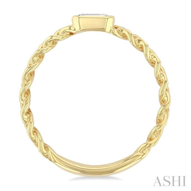 1/5 Ctw Bezel Set Emerald Cut Diamond Curb Link Fashion Ring in 14K Yellow Gold