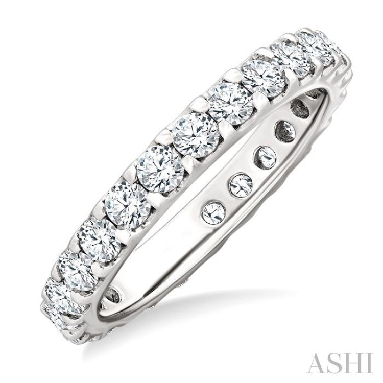 1 1/2 Ctw Round Cut Diamond Eternity Wedding Band in 14K White Gold