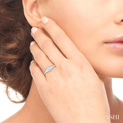 1/4 Ctw Round Shape Lovebright Diamond Ring in 14K White Gold