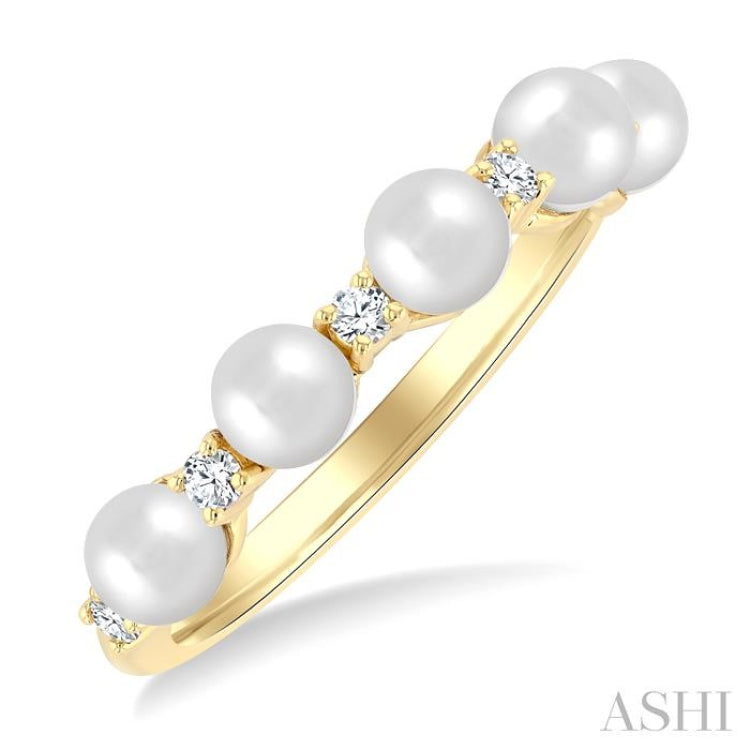 4MM Cultured Pearl and 1/6 Ctw Round Cut Diamond Fashion Ring in 14K Yellow Gold