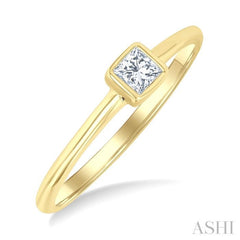 1/6 Ctw Petite Bezel Set Round Cut Diamond Fashion Ring in 10K Yellow Gold