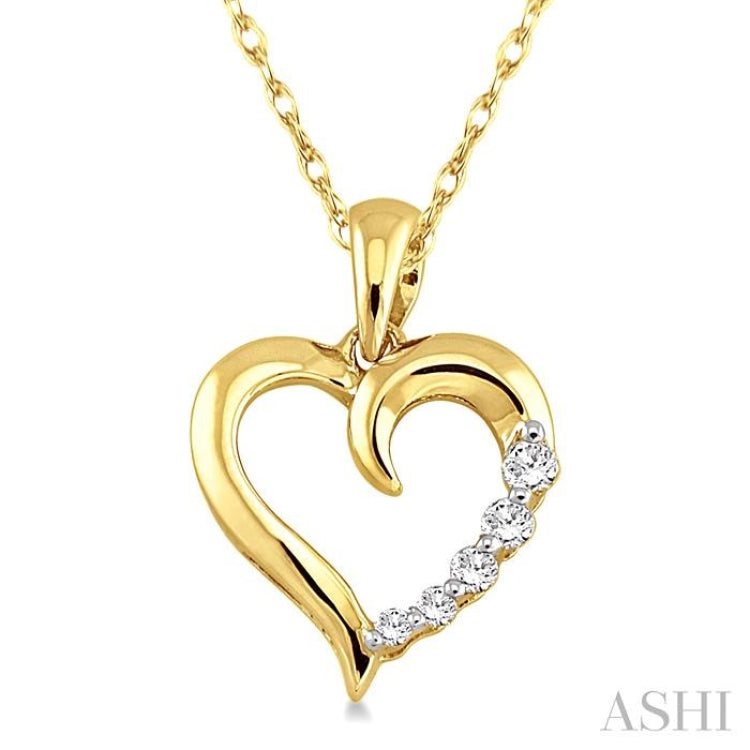 1/10 Ctw Round Cut Diamond Heart Shape Journey Pendant in 14K Yellow Gold with Chain