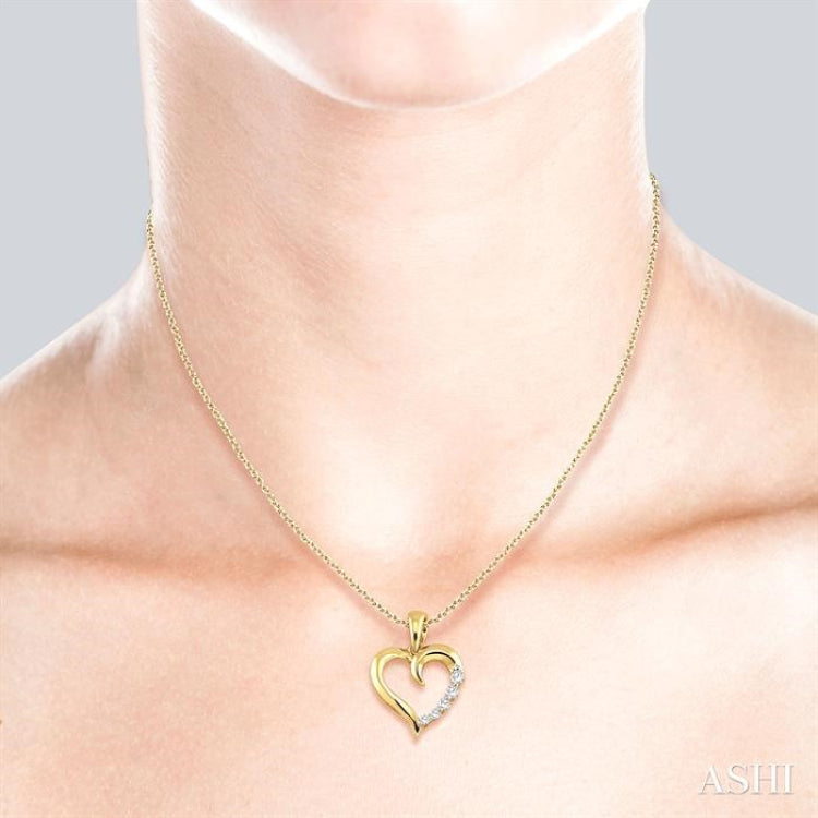 1/10 Ctw Round Cut Diamond Heart Shape Journey Pendant in 14K Yellow Gold with Chain