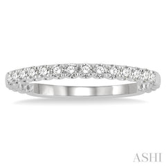 1/4 Ctw Lattice Round Cut Diamond Wedding Band in 14K White Gold