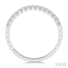 1/4 Ctw Lattice Round Cut Diamond Wedding Band in 14K White Gold