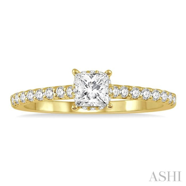 1/2 Ctw Round Cut Diamond Engagement Ring With 1/4 Ct Princess Cut Center Stone in 14K Yellow Gold