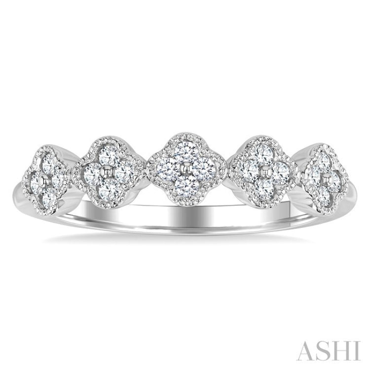 1/4 Ctw Clover Motif Round Cut Diamond Fashion Ring in 14K White Gold
