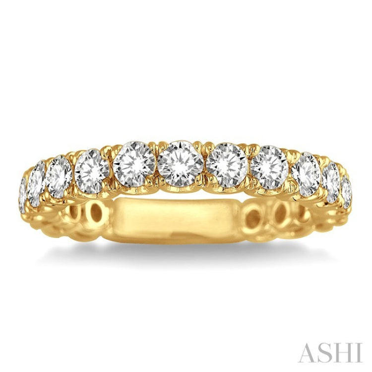 3/4 Ctw Round Cut Diamond Wedding Band in 14K Yellow Gold