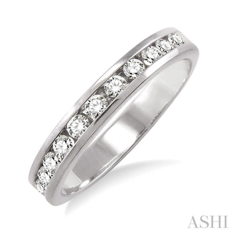 1/4 Ctw Round Cut Diamond Wedding Band in 14K White Gold