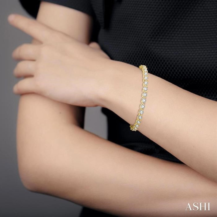 8 Ctw 3 Prong Round Cut Diamond Tennis Bracelet in 14K Yellow Gold