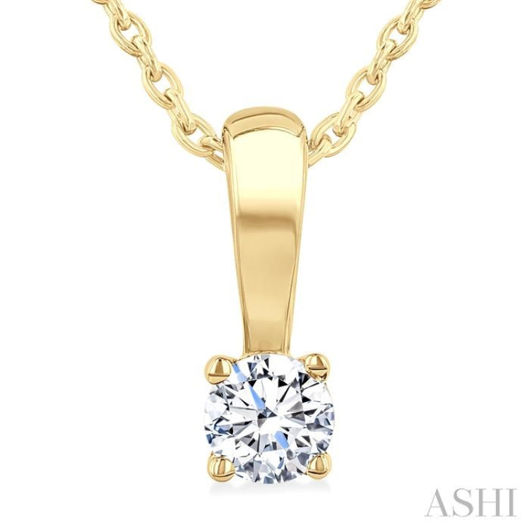 1/10 Ctw Prong Set Round Cut Diamond Solitaire Pendant With Chain in 14K Yellow Gold