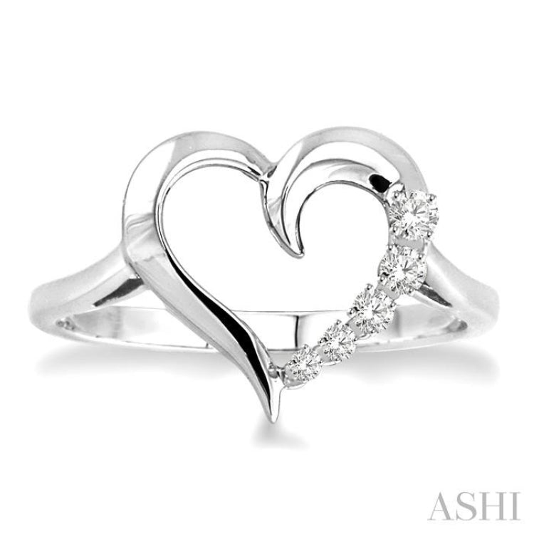 1/50 Ctw Round Cut Diamond Heart Shape Diamond Journey Ring in Sterling Silver