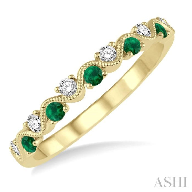 1.8 MM Emerald and 1/6 Ctw Round Cut Diamond Precious Waves Wedding Band in 14K Yellow Gold