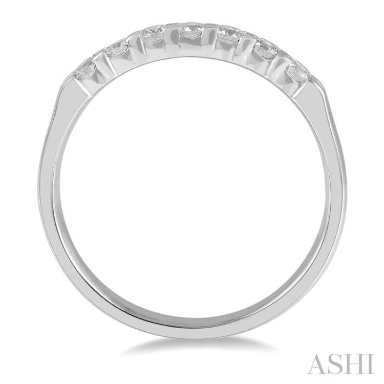 1/3 Ctw 7 Stone Round Cut Diamond Wedding Band in 14K White Gold