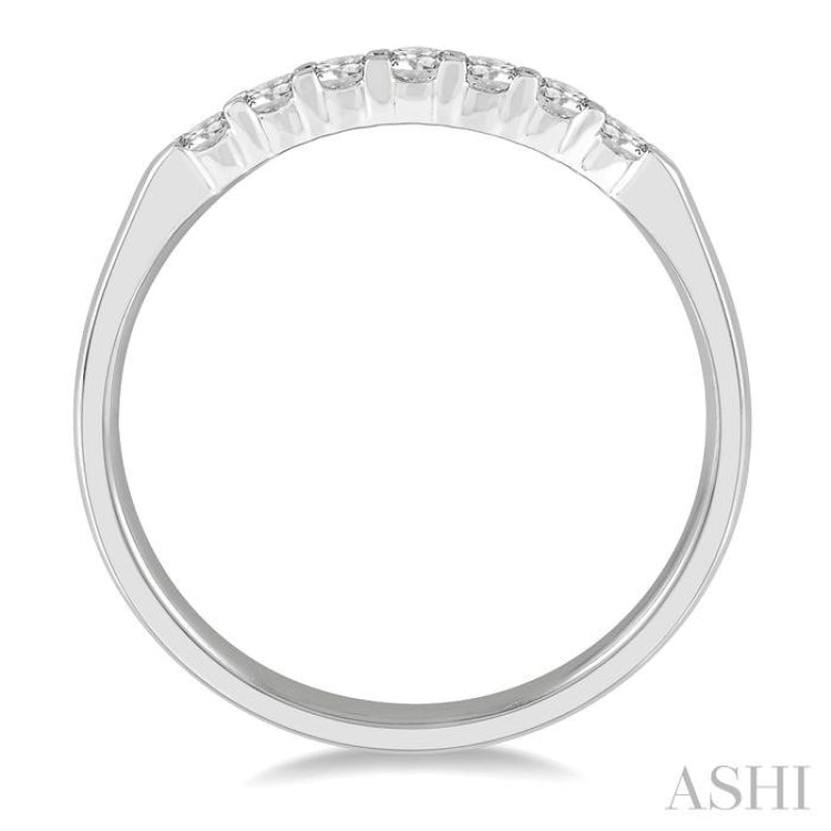 1/4 Ctw 7 Stone Round Cut Diamond Wedding Band in 14K White Gold