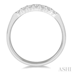 1/4 Ctw 7 Stone Round Cut Diamond Wedding Band in 14K White Gold