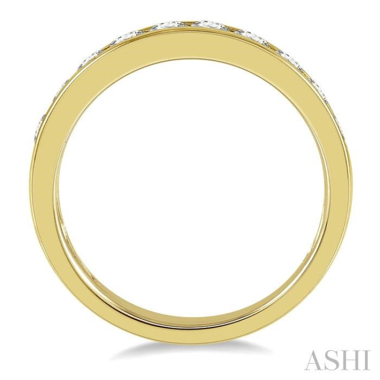 3/4 Ctw Channel Set 11 Stone Round Cut Diamond Wedding Band in 14K Yellow Gold