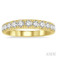 3/4 Ctw 11 Stone Round Cut Diamond Wedding Band in 14K Yellow Gold