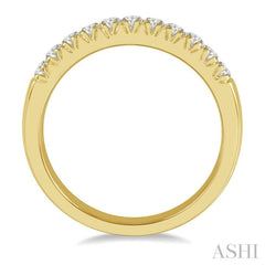 1/3 Ctw 11 Stone Round Cut Diamond Wedding Band in 14K Yellow Gold