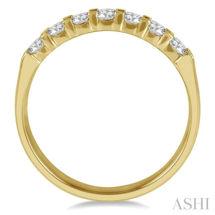 3/4 Ctw 7 Stone Round Cut Diamond Wedding Band in 14K Yellow Gold