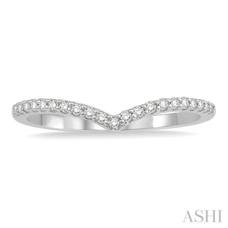 1/10 Ctw Chevron Center Round Cut Diamond Wedding Band in 14K White Gold