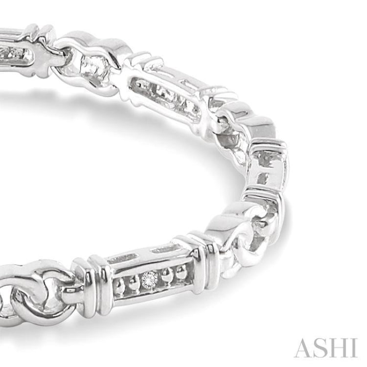 1/10 Ctw Knot Shape Round Cut Diamond Link Bracelet in Sterling Silver