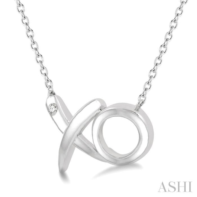 1/50 Ctw 'XO' Hugs and Kisses Round Cut Diamond Fashion Pendant With Chain in Sterling Silver
