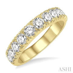 2 Ctw 11 Stone Round Cut Diamond Wedding Band in 14K Yellow Gold