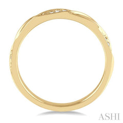1/10 Ctw Pod Shape Grooves Round Cut Diamond Stackable Band in 14K Yellow Gold