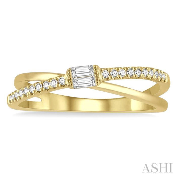 1/6 Ctw Criss Cross Baguette and Round Cut Diamond Fashion Ring in 14K Yellow Gold