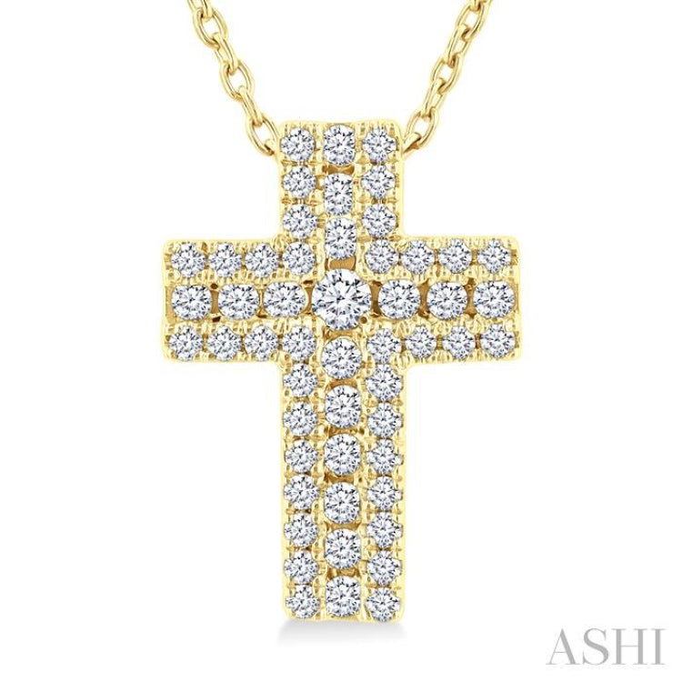 1/4 Ctw Cross Round Cut Diamond Fashion Pendant With Chain in 14K Yellow Gold