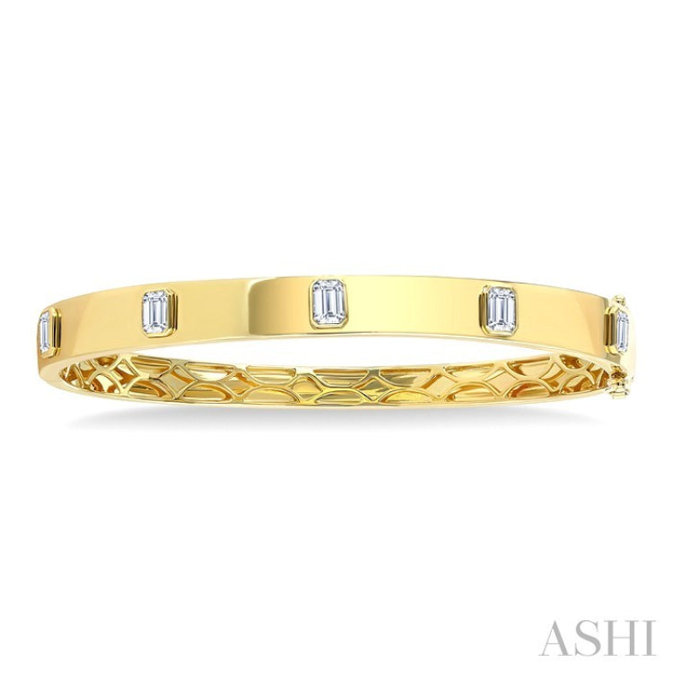 1 1/2 Ctw Bezel Set Emerald Cut Diamond Bangle in 14K Yellow Gold
