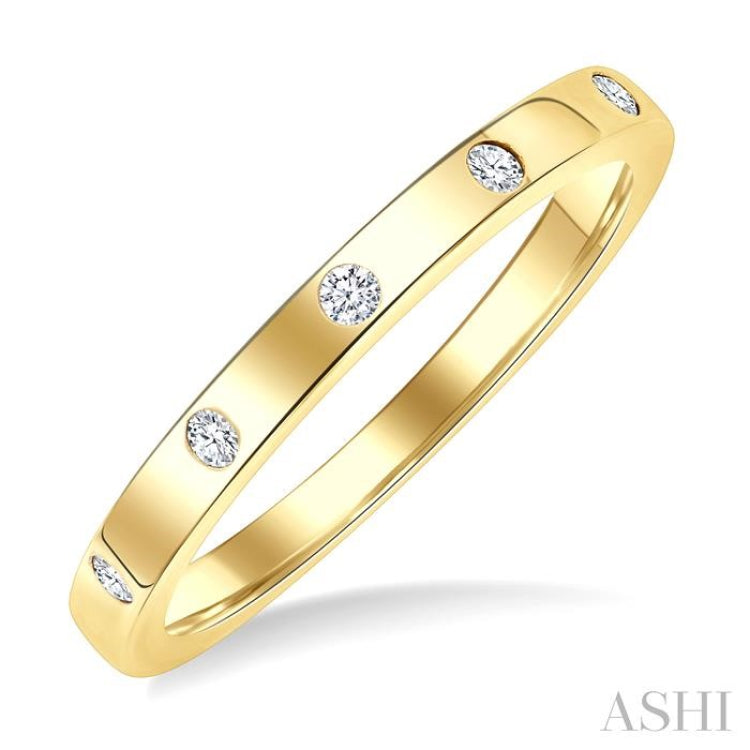 1/4 Ctw Flush Bezel Set Diamond Fashion Band in 14K Yellow Gold