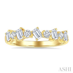 3/4 Ctw Emerald and Round Cut Diamond Fashion Band in 14K Yellow Gold
