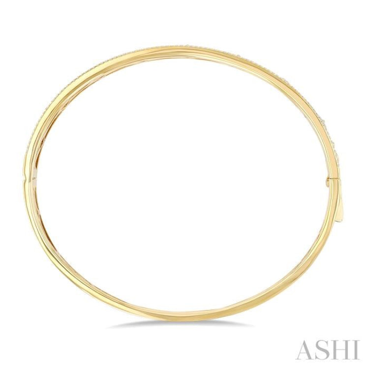 3/4 Ctw Round Cut Diamond Clover Fashion Bangle in 14K Yellow Gold